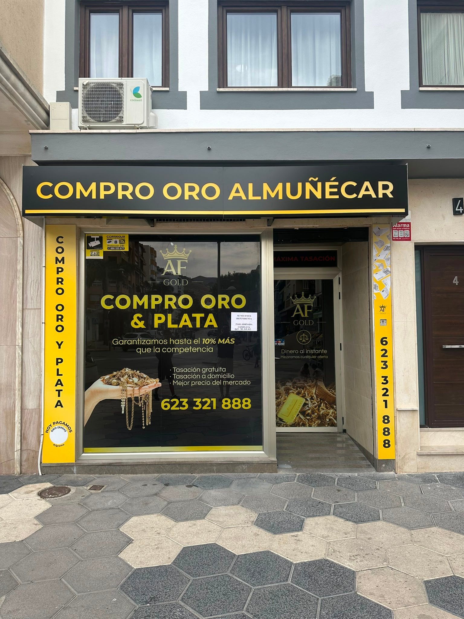 Fachada del local de Almuñécar