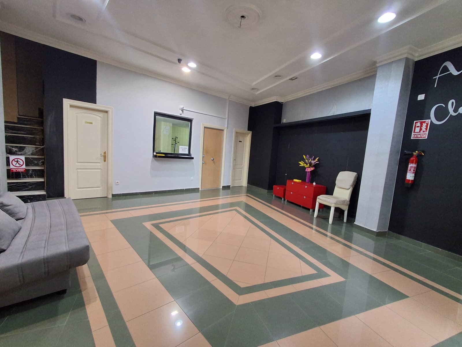 Interior del local de Loja